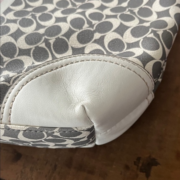 Coach Gray and White Shoulder Bag - Picture 5 of 10